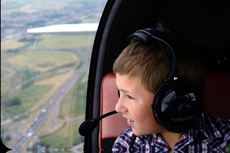 un enfant dans le ciel
