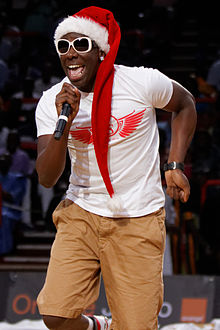 220px-Lutte_sénégalaise_Bercy_2013_-_Moussier_Tombola_-_02