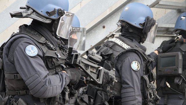 gendarmes_converted_1