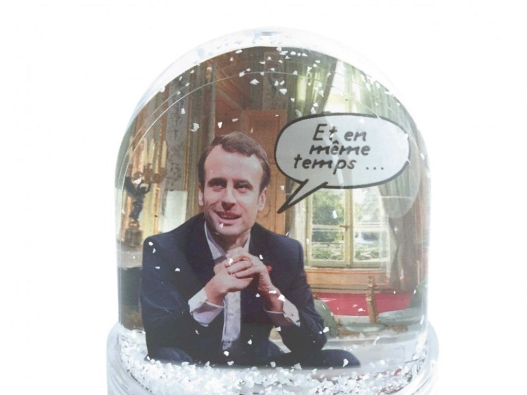 une-boule-neige-effigie-emmanuel-macron_exact1024x768_l