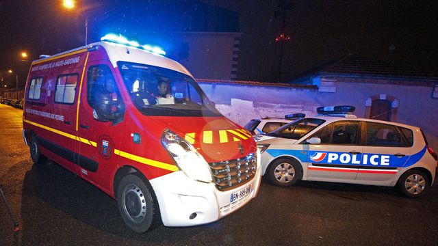 voiture-police-voiture-de-police-policiers-pompiers-incendies-ambulances-illustration_2452086