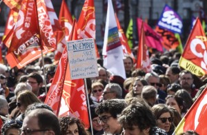 People take part in a demonstration to protest against French government's string of reforms, on March 22, 2018 in Lyon, southeasthern France. Seven trade unions have called on public sector workers to strike on March 22, including school and hospital staff, civil servants and air traffic controllers. More than 140 protests are planned across France, the biggest culminating at the Bastille monument in Paris where unions expect 25,000 demonstrators. / AFP PHOTO / PHILIPPE DESMAZES