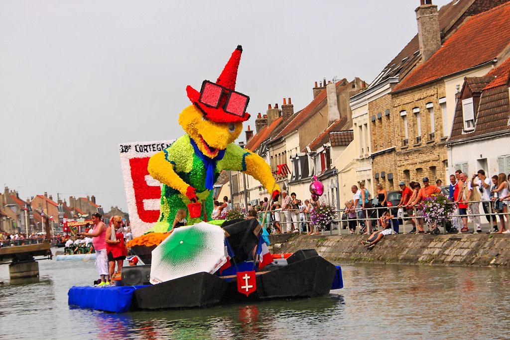 Cortège-nautique-2014-01.jpeg