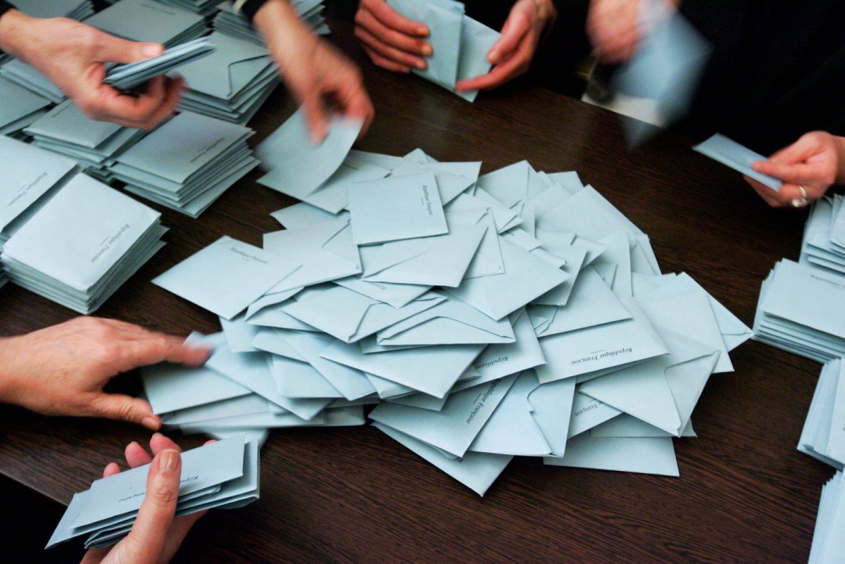 besancon-depouillement-des-bulletins-de-vote-du-premier-tour-de-l-election-municipale-en-2014-photo-er-1584285885
