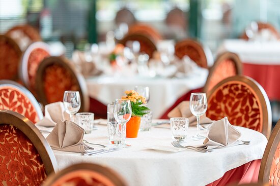 une-salle-spacieuse-et